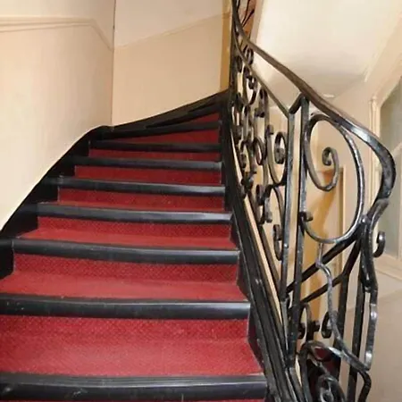 Sully Hotel *