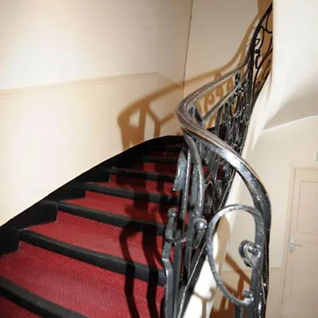 速利酒店 * 巴黎